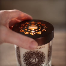 Vela de Soja para Meditación de Chakras Perfumada con Aceites Esenciales | Anahata del chakra del corazón | Rosa salvaje | Amor y Sensibilidad - 10.5oz